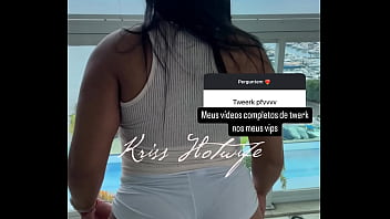 Married girl dances tweerk