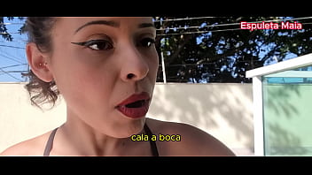 Gostosa humilhando pau pequeno ao vivo esculachando um pau minusculo