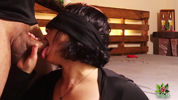 Ninfomaniaca engasgando e levando na cara