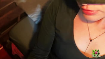 Ninfomaniaca engasgando e levando na cara