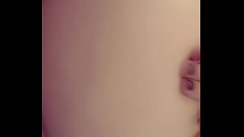 Qui est volontaire pour me donner un bisous sur les fesses