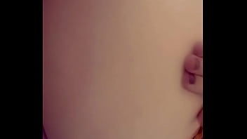 Qui est volontaire pour me donner un bisous sur les fesses