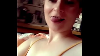 Qui est volontaire pour me donner un bisous sur les fesses