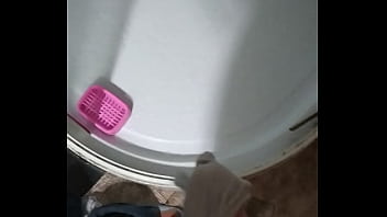 Tocándome mientras me baño