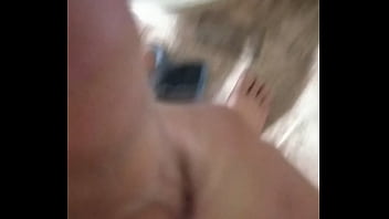 Tocándome mientras me baño