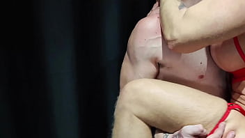 Cleo cadillac paga o eletricista com sexo