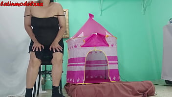 Sexy pregnant milf dances for followers