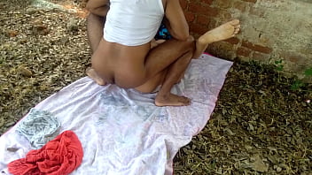 सौतेली माँ वेकेशन पर चुपके से अकेले में चाचा से चुद गयी जंगल में सौतेली माँ वेकेशन पर चुपके से अकेले में चाचा से चुद गयी जंगल में