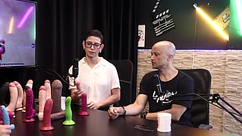 Os Produtos São Diferentes E Os Formatos Dos Paus Eilani Quina E Victor Luciano Upper Toys Sheer Red thumbnail