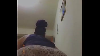 Sigueme y subo el video completo con una polla en su culo