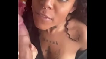 Esse pau gigante arrombou toda minha buceta pauzudo encontra novinha gostosa e magrinha e rasga ela no meio com o pau gigante