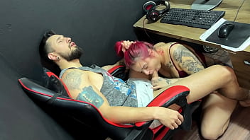 Camila vegas me chupando ajoelhada até me esvaziar