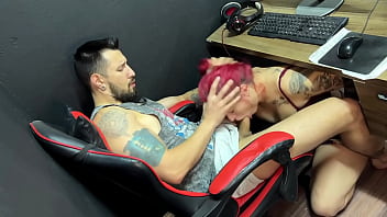 Camila vegas me chupando ajoelhada até me esvaziar