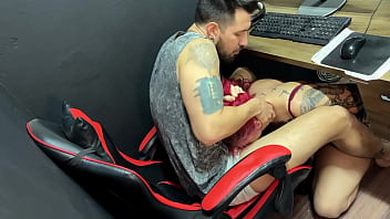 Camila vegas me chupando ajoelhada até me esvaziar