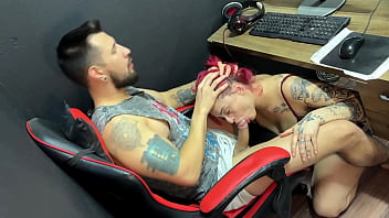 Camila vegas me chupando ajoelhada até me esvaziar