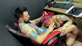 Camila vegas me chupando ajoelhada até me esvaziar