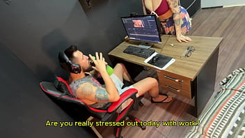 Camila vegas me chupando ajoelhada até me esvaziar