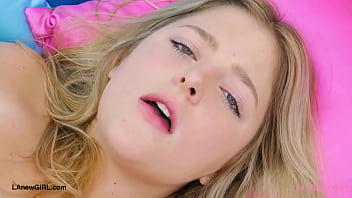 Golden glow queen naked close up