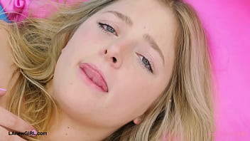 Golden glow queen naked close up