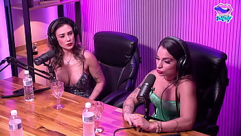 Duas gostosas no estúdio