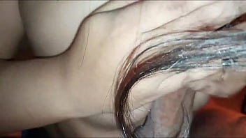 Mis senos lo masturba hasta vaciarle la leche mi boca lo traga todo