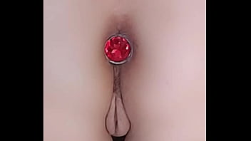 Hummmm tu aime mon petit bijoux dans mon cul