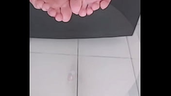 Hummmm tu aime mon petit bijoux dans mon cul