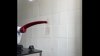 Gosto de mostrar minha rachada inchada