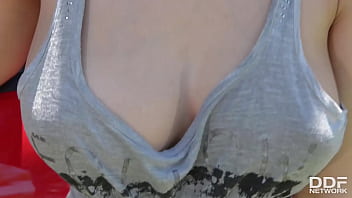 College hottie gives car body shine with t&a