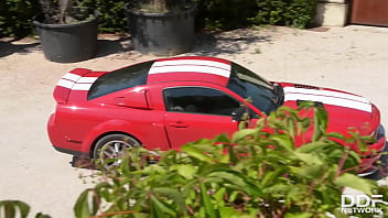 College hottie gives car body shine with t&a