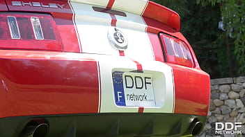 College hottie gives car body shine with t&a