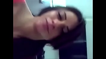 Safada chupa até engasgar Safada chupa até engasgar