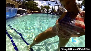 Blonde vicky vette gets a cumshot on her big tits after a titjob