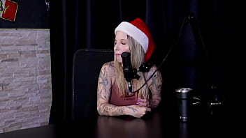 Safada se masturba após dizer que tem vontade de fazer ménage nunca foi em casa de swing gosta de uns tapas e perdeu a virgindade com baby fire watch sheer red