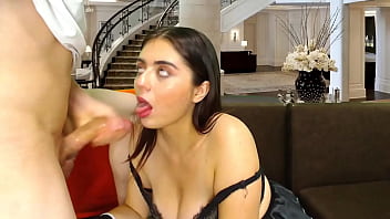 Comiendome la polla de mi vecino vergon