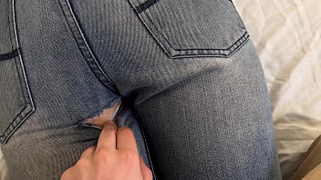 My stepsister let me ripped her pants to fuck her pussy and she ended swallowing my cum