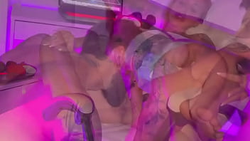 Soquei de quatro na cadeira game enchi a boca da safada de porra