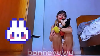 Bonneyuwu 12 21 me doy en cuatro con el dildo