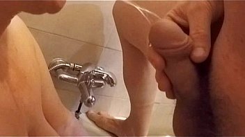 Mature pissing 01