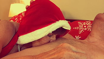 Mrs claus deep throating christmas cosplay blowjob
