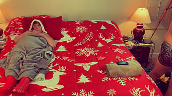 Mrs claus deep throating christmas cosplay blowjob