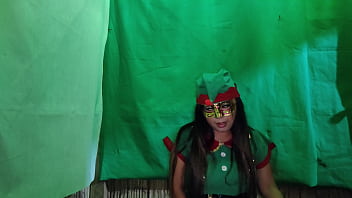 Cochina duende hembra de la navidad esta muy caliente mientras espera la noche buena para encontrar un macho sucio que le inserte un gran pene en su vagina latina