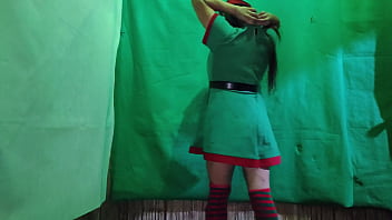 Cochina duende hembra de la navidad esta muy caliente mientras espera la noche buena para encontrar un macho sucio que le inserte un gran pene en su vagina latina