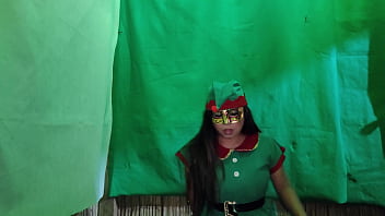 Cochina duende hembra de la navidad esta muy caliente mientras espera la noche buena para encontrar un macho sucio que le inserte un gran pene en su vagina latina