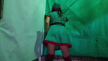 Cochina duende hembra de la navidad esta muy caliente mientras espera la noche buena para encontrar un macho sucio que le inserte un gran pene en su vagina latina