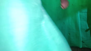 Cochina duende hembra de la navidad esta muy caliente mientras espera la noche buena para encontrar un macho sucio que le inserte un gran pene en su vagina latina