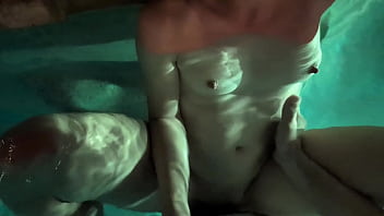 Dogging white girl in the pool pov