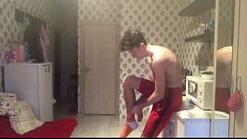 Русский дрочит и показывает носки thumbnail