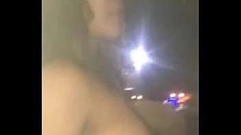 Gostosa tirando calsinha