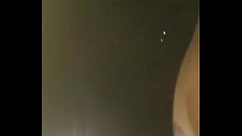 Gostosa tirando calsinha